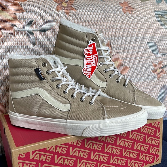 Vans Men’s Sk8-Hi
Cordura Sherpa Walnut
VN0A4BVTINU
Sneakers - Picture 6 of 16